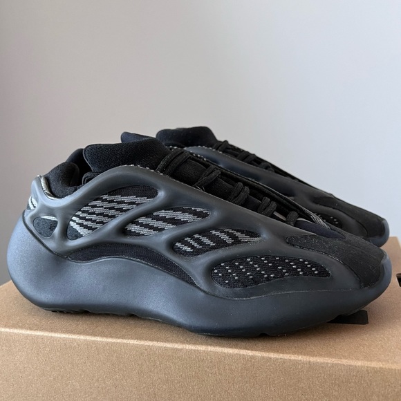 Yeezy 700 v3 Alvah - Picture 2 of 10
